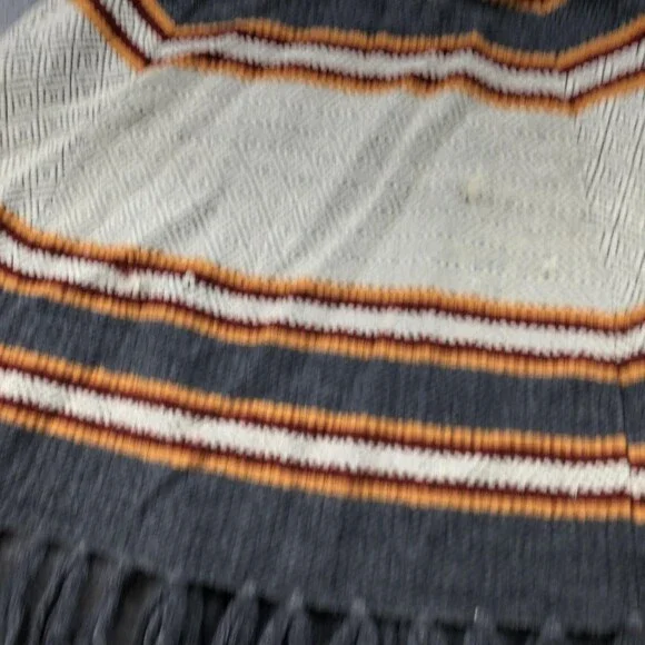 VINTAGE Wool Poncho Cape Womens One Size Gray Fringe Button ILGWU Made USA 70s - Picture 12 of 15